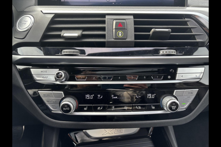 BMW X3 xDrive30e M Sport | Plug-in Hybride | PHEV | Volle uitrusting | 20 inch |  Panoramadak | Trekhaak | Harman/kardon | 360 graden camera | Leder Vernasca Schwarz | Elektrische stoelen met memory functie | M pakket | Sportstoelen | Stoelverwarming| Adaptive Led | Head Up Display | Keyless entry | Elektrische achterklep | Adaptive cruise control | Dodehoeksensoren | Digitaal instrumentenpaneel SCI |