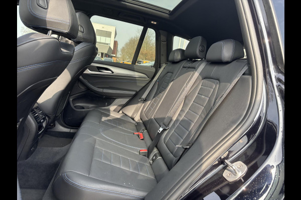 BMW X3 xDrive30e M Sport | Plug-in Hybride | PHEV | Volle uitrusting | 20 inch |  Panoramadak | Trekhaak | Harman/kardon | 360 graden camera | Leder Vernasca Schwarz | Elektrische stoelen met memory functie | M pakket | Sportstoelen | Stoelverwarming| Adaptive Led | Head Up Display | Keyless entry | Elektrische achterklep | Adaptive cruise control | Dodehoeksensoren | Digitaal instrumentenpaneel SCI |