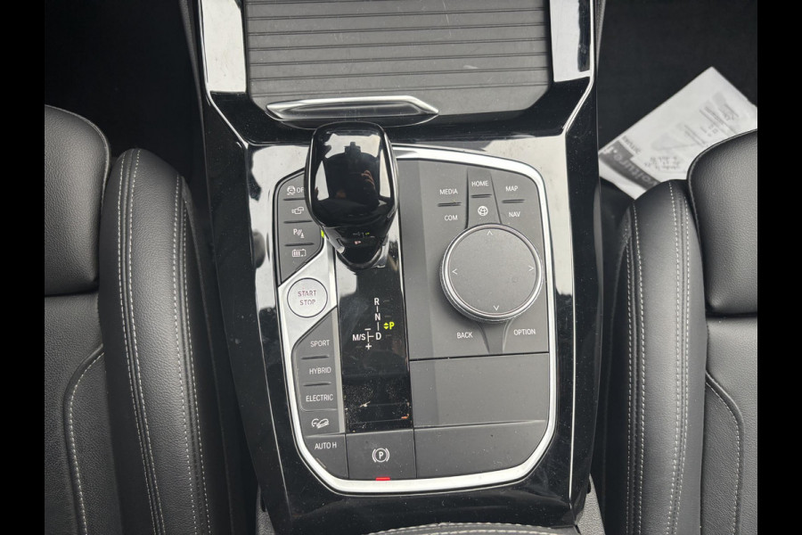 BMW X3 xDrive30e M Sport | Plug-in Hybride | incl. BMW Service Inclusive (5 jaar/100.000 km) | M pakket | Harman Kardon | Sportstoelen | Elektrische stoelen met geheugenfunctie | 360 graden camera | Stoelverwarming | Keyless | Elektrische achterklep | Adaptive Led | High-beam Headlights Control | Head Up Display | Adaptief demping systeem