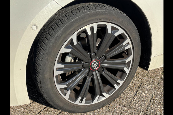 Toyota Corolla Touring Sports 1.8 Hybrid GR-Sport | 122pk | Trekhaak | Adaptieve Cruise | Stoelverwarming | 18 inch velgen | Full LED