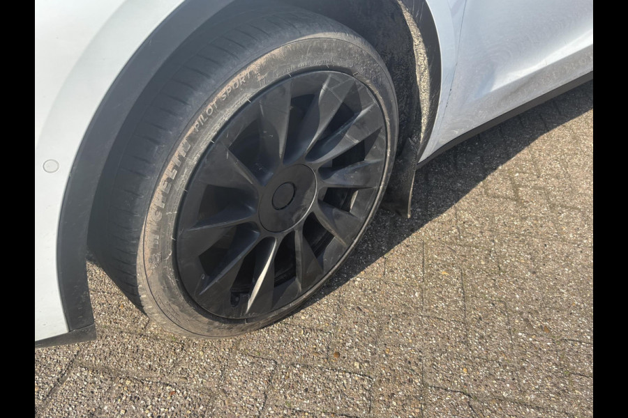 Tesla Model Y Long Range Dual Motor AWD