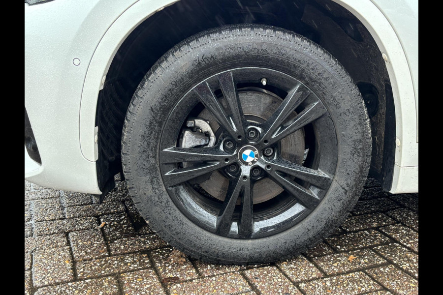 BMW X1 xDrive25e M Sport | 220 PK PHEV | Plug-in Hybride | M pakket | Trekhaak | 19 inch | Camera | Sportstoelen | Stoelverwarming | Adaptive Led | Individual dakhemel | Elektrische achterklep