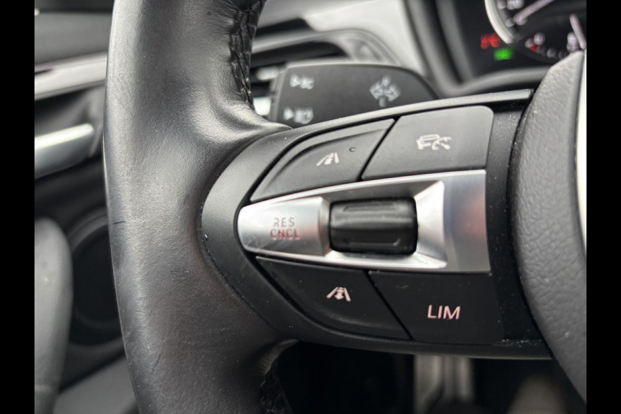 BMW X1 xDrive25e M Sport | 220 PK PHEV | Plug-in Hybride | M pakket | Trekhaak | 19 inch | Camera | Sportstoelen | Stoelverwarming | Adaptive Led | Individual dakhemel | Elektrische achterklep