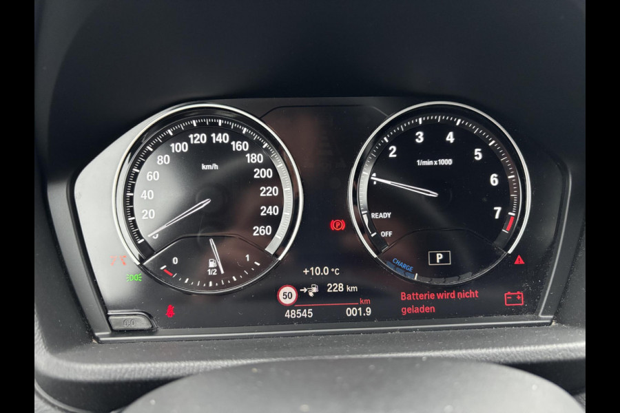 BMW X1 xDrive25e M Sport | 220 PK PHEV | Plug-in Hybride | M pakket | Trekhaak | 19 inch | Camera | Sportstoelen | Stoelverwarming | Adaptive Led | Individual dakhemel | Elektrische achterklep