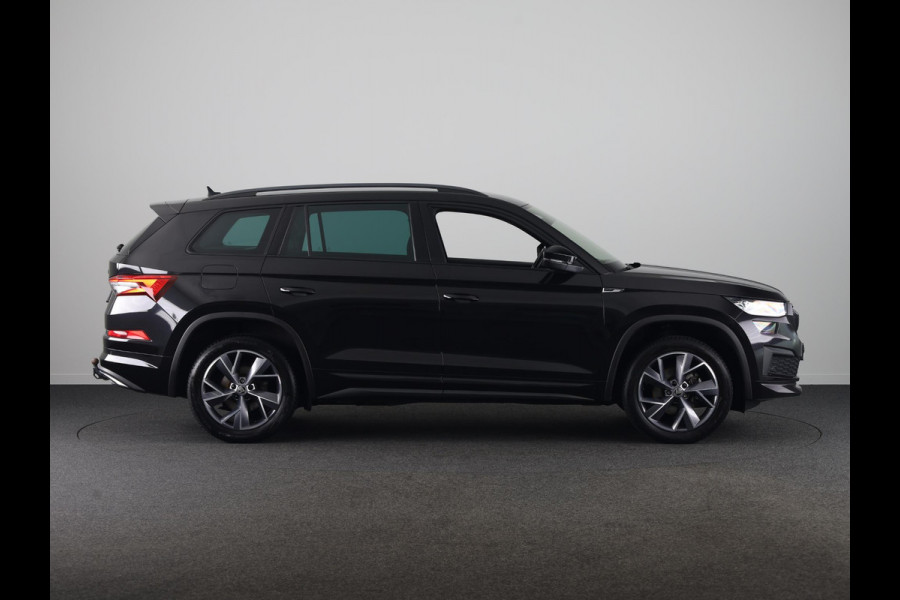 Škoda Kodiaq 1.5 TSI Sportline Business 150 pk Automaat (DSG) | Navigatie | Trekhaak (wegklapbaar) | Parkeersensoren | Achteruitrijcamera | Autom. airco (3 zones) | Stoelverwarming |