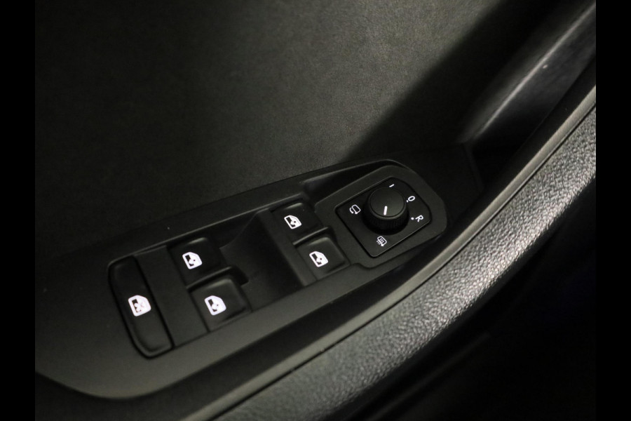 Škoda Kodiaq 1.5 TSI Sportline Business 150 pk Automaat (DSG) | Navigatie | Trekhaak (wegklapbaar) | Parkeersensoren | Achteruitrijcamera | Autom. airco (3 zones) | Stoelverwarming |