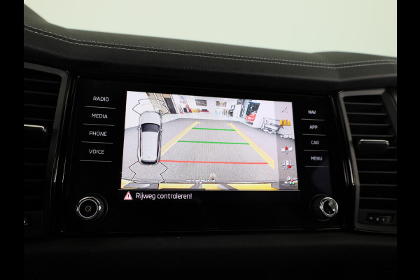 Škoda Kodiaq 1.5 TSI Sportline Business 150 pk Automaat (DSG) | Navigatie | Trekhaak (wegklapbaar) | Parkeersensoren | Achteruitrijcamera | Autom. airco (3 zones) | Stoelverwarming |
