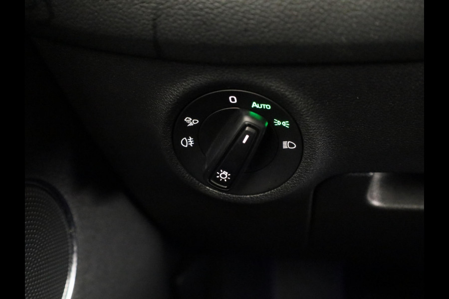 Škoda Kodiaq 1.5 TSI Sportline Business 150 pk Automaat (DSG) | Navigatie | Trekhaak (wegklapbaar) | Parkeersensoren | Achteruitrijcamera | Autom. airco (3 zones) | Stoelverwarming |