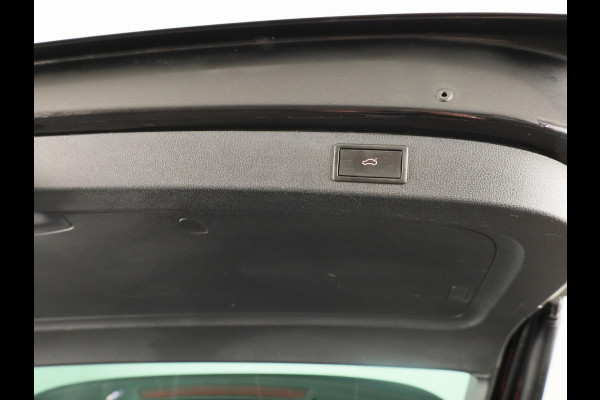 Škoda Kodiaq 1.5 TSI Sportline Business 150 pk Automaat (DSG) | Navigatie | Trekhaak (wegklapbaar) | Parkeersensoren | Achteruitrijcamera | Autom. airco (3 zones) | Stoelverwarming |