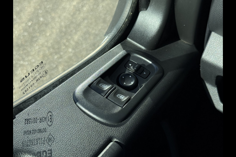 Renault Master T35 2.3 dCi 145 Bakwagen met laadklep | NL-auto | Zijdeur | Cruisec. | Airco