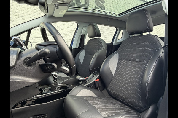 Peugeot 2008 1.2 PureTech Camera Cruise Stoelverwarming Carplay Panorama Trekhaak Navigatie
