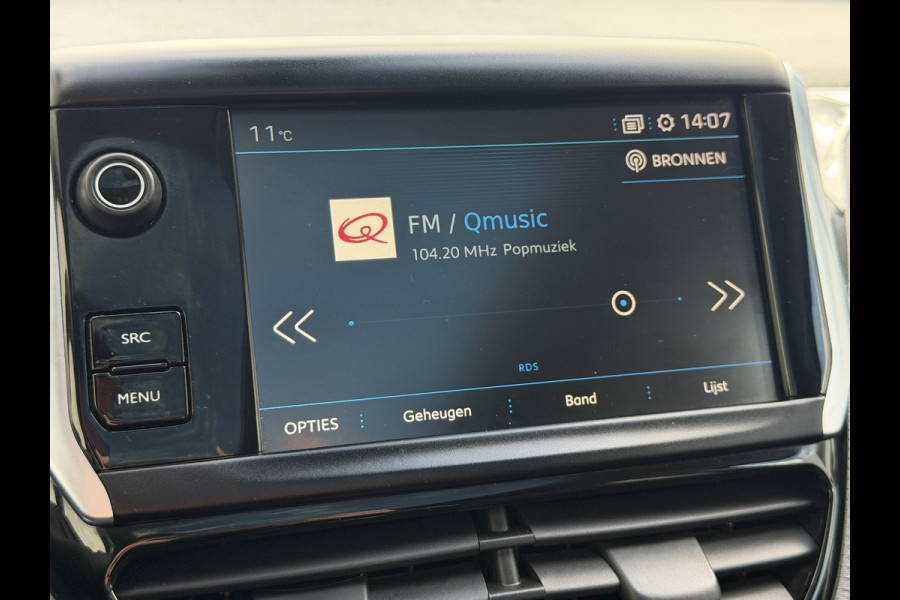 Peugeot 2008 1.2 PureTech Camera Cruise Stoelverwarming Carplay Panorama Trekhaak Navigatie