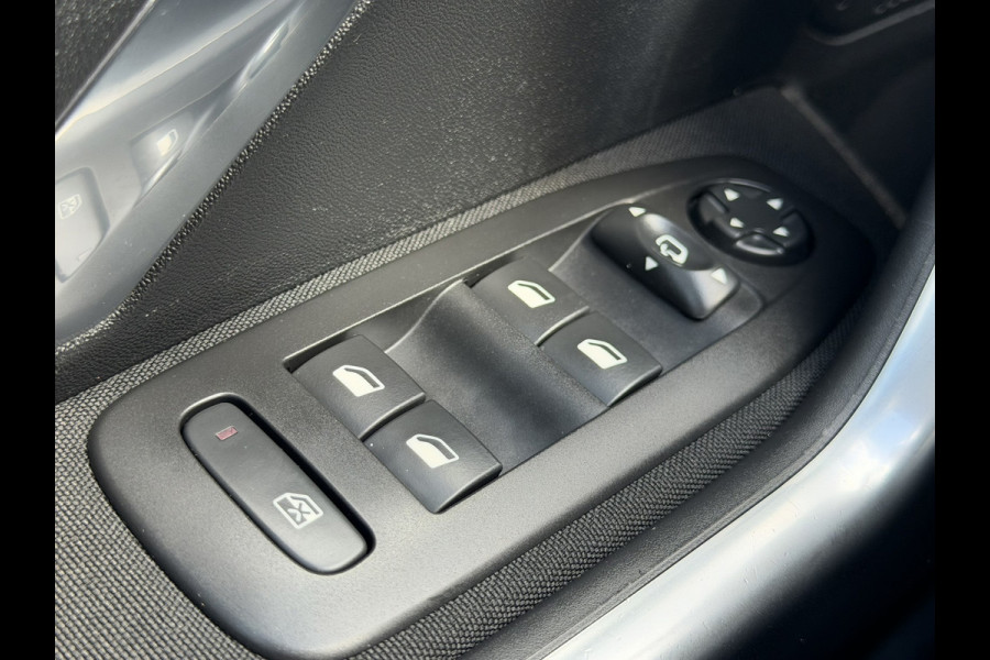 Peugeot 2008 1.2 PureTech Camera Cruise Stoelverwarming Carplay Panorama Trekhaak Navigatie