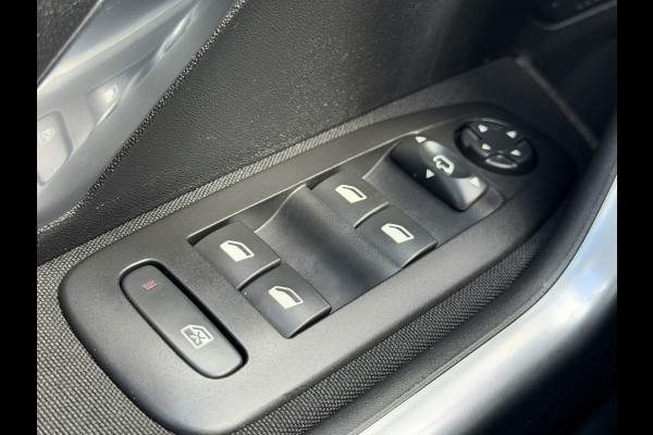 Peugeot 2008 1.2 PureTech Camera Cruise Stoelverwarming Carplay Panorama Trekhaak Navigatie