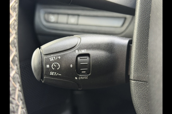 Peugeot 2008 1.2 PureTech Camera Cruise Stoelverwarming Carplay Panorama Trekhaak Navigatie