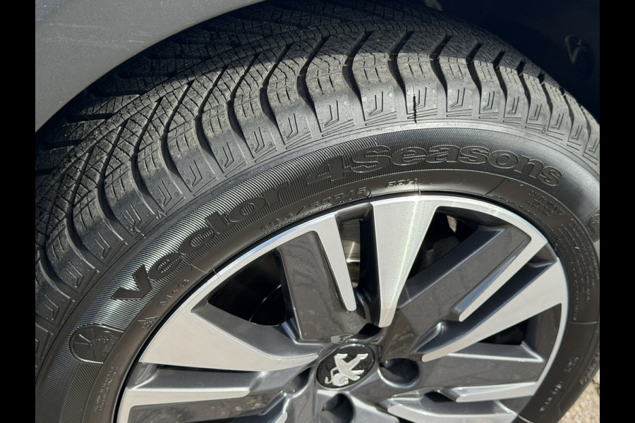 Peugeot 2008 1.2 PureTech Camera Cruise Stoelverwarming Carplay Panorama Trekhaak Navigatie