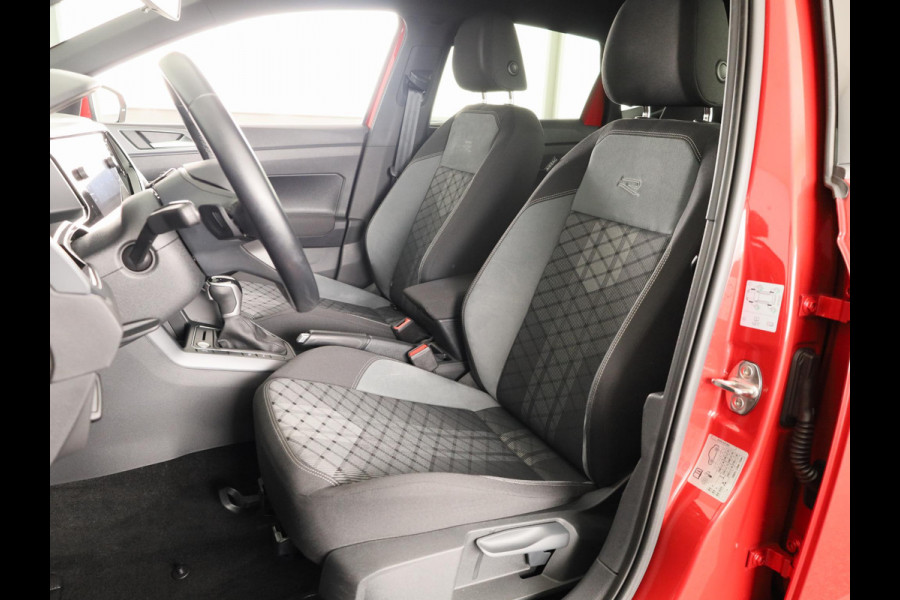 Volkswagen Polo r line business | 95 pk | automaat (DSG) | panoramadak | camera | stoelverwarming | keyless entry | 18 inch
