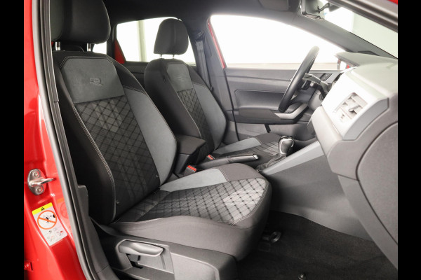 Volkswagen Polo r line business | 95 pk | automaat (DSG) | panoramadak | camera | stoelverwarming | keyless entry | 18 inch