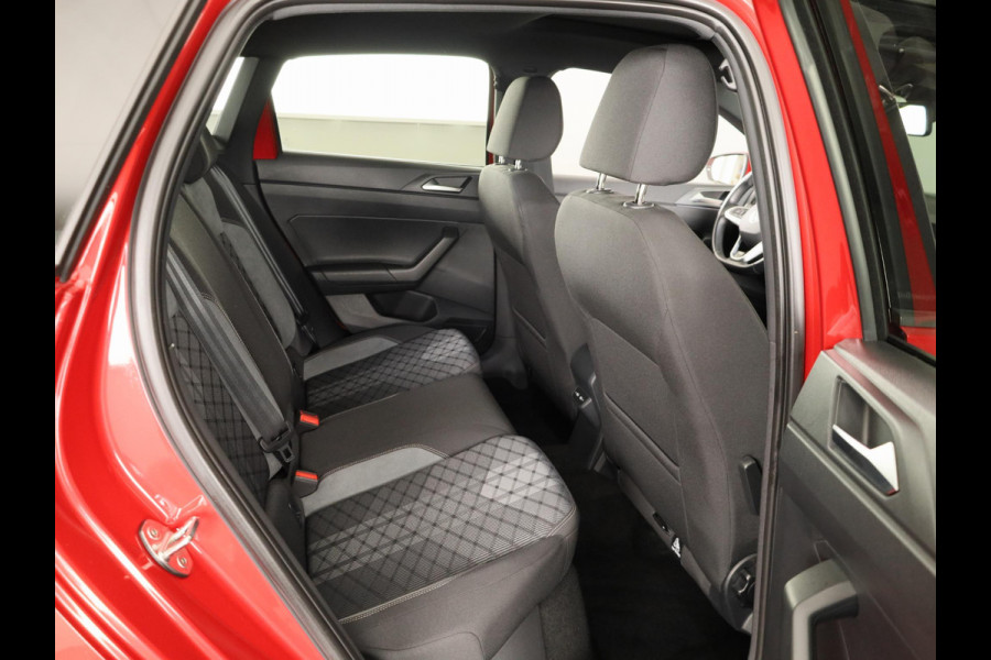 Volkswagen Polo r line business | 95 pk | automaat (DSG) | panoramadak | camera | stoelverwarming | keyless entry | 18 inch