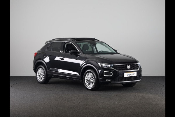 Volkswagen T-Roc 1.0 TSI Style | Panoramadak | Parkeersensoren | navigatie | Apple carplay en android auto |