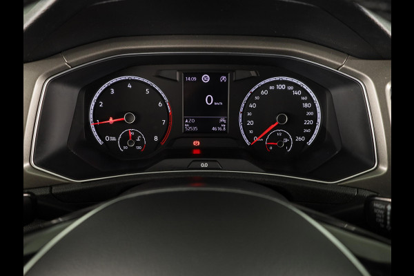 Volkswagen T-Roc 1.0 TSI Style | Panoramadak | Parkeersensoren | navigatie | Apple carplay en android auto |
