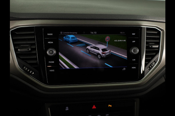 Volkswagen T-Roc 1.0 TSI Style | Panoramadak | Parkeersensoren | navigatie | Apple carplay en android auto |