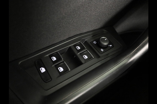 Volkswagen T-Roc 1.0 TSI Style | Panoramadak | Parkeersensoren | navigatie | Apple carplay en android auto |