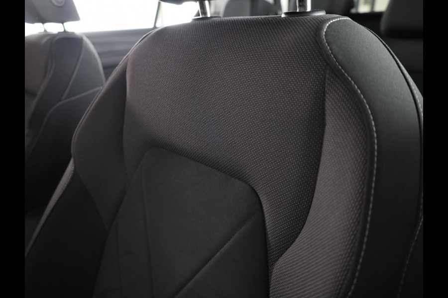 Volkswagen Golf 1.5 eTSI Style 130 PK | Automaat | Digitaal dashboard | Sportstoelen | Navigatie