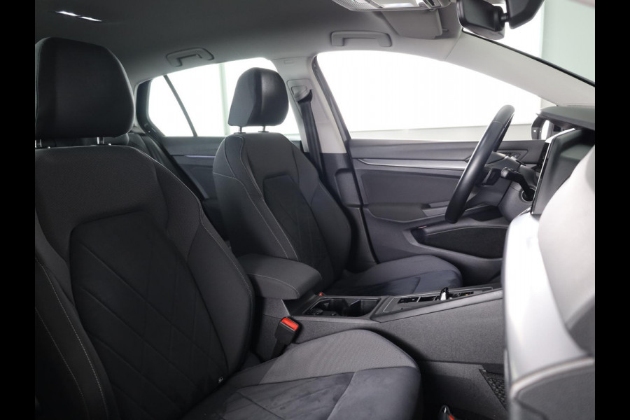 Volkswagen Golf 1.5 eTSI Style 130 PK | Automaat | Digitaal dashboard | Sportstoelen | Navigatie
