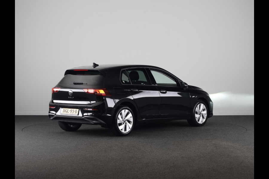 Volkswagen Golf 1.5 eHybrid Life Edition 204PK | Automaat | Camera | Extra getint glas | verlengde garantie