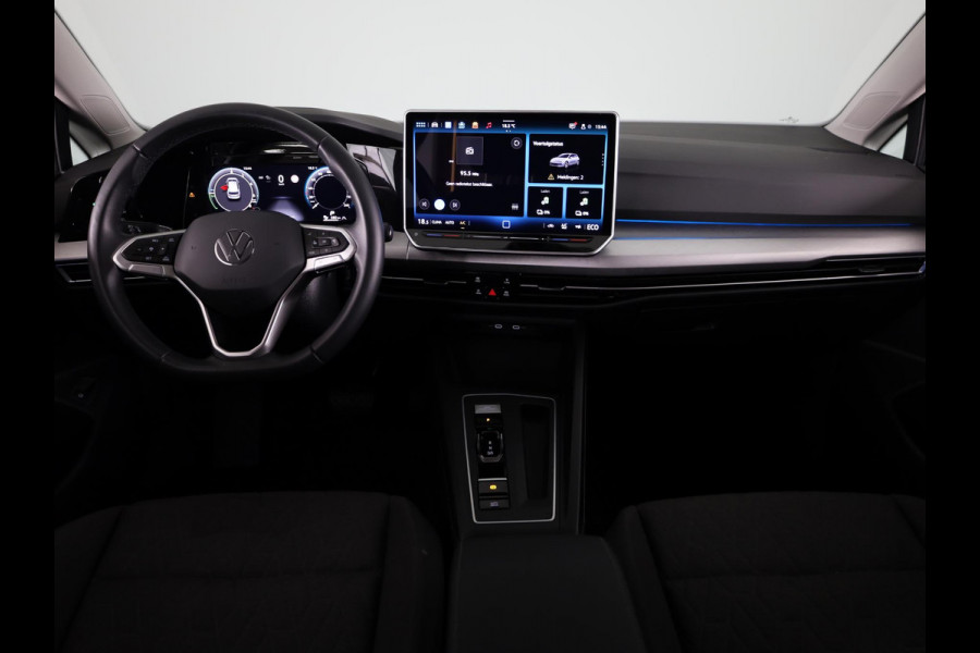 Volkswagen Golf 1.5 eHybrid Life Edition 204PK | Automaat | Camera | Extra getint glas | verlengde garantie