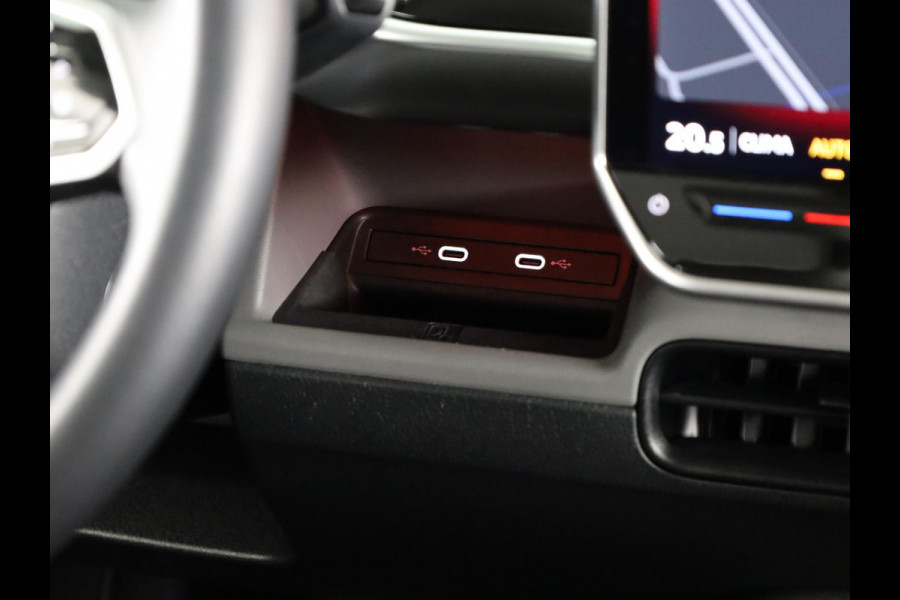 Volkswagen ID. Buzz Pro 86 kWh LWB 7p. 285PK | SOH 98% | Camera | Navigatie | 7 persoons | Extra getint glas