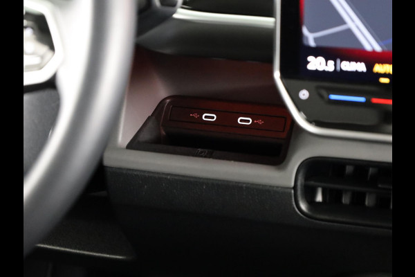 Volkswagen ID. Buzz Pro 86 kWh LWB 7p. 285PK | SOH 98% | Camera | Navigatie | 7 persoons | Extra getint glas