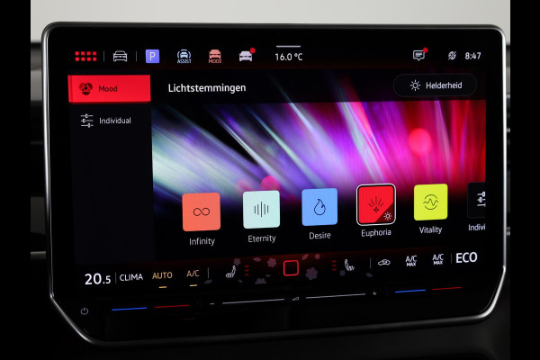 Volkswagen ID. Buzz Pro 86 kWh LWB 7p. 285PK | SOH 98% | Camera | Navigatie | 7 persoons | Extra getint glas