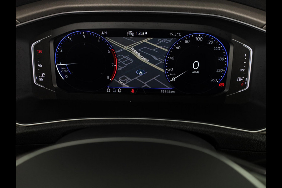 Volkswagen T-Roc 1.0 TSI Style Business 110 PK | Navigatie | Parkeersensoren | Camera | Digitaal dashboard