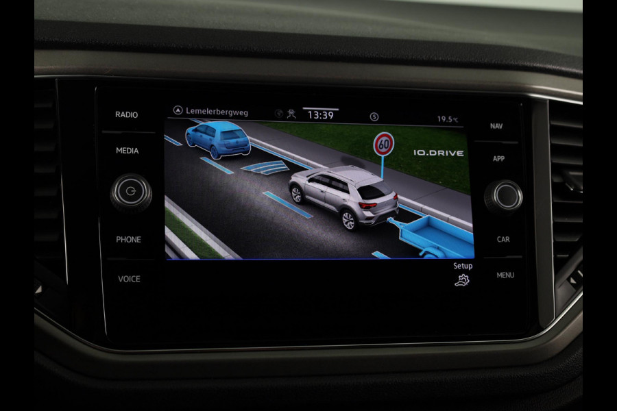 Volkswagen T-Roc 1.0 TSI Style Business 110 PK | Navigatie | Parkeersensoren | Camera | Digitaal dashboard
