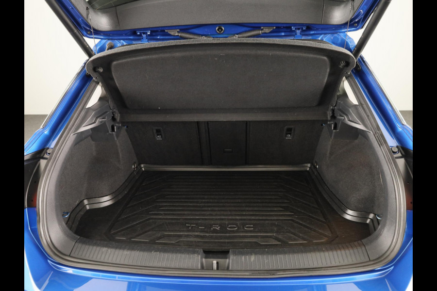 Volkswagen T-Roc 1.0 TSI Style Business 110 PK | Navigatie | Parkeersensoren | Camera | Digitaal dashboard