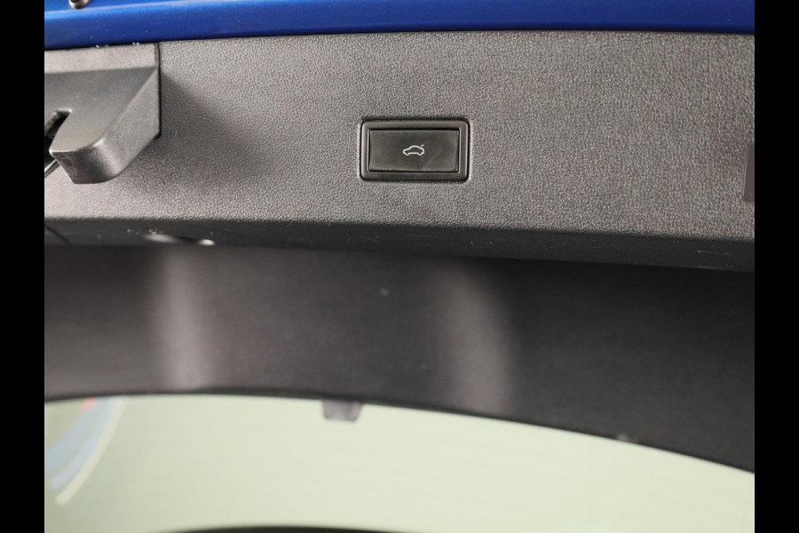 Volkswagen T-Roc 1.0 TSI Style Business 110 PK | Navigatie | Parkeersensoren | Camera | Digitaal dashboard