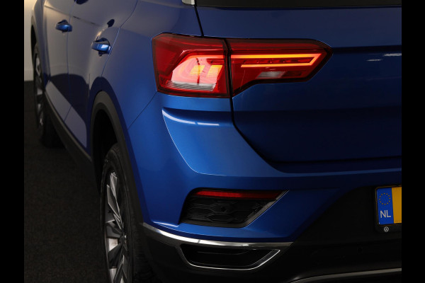 Volkswagen T-Roc 1.0 TSI Style Business 110 PK | Navigatie | Parkeersensoren | Camera | Digitaal dashboard