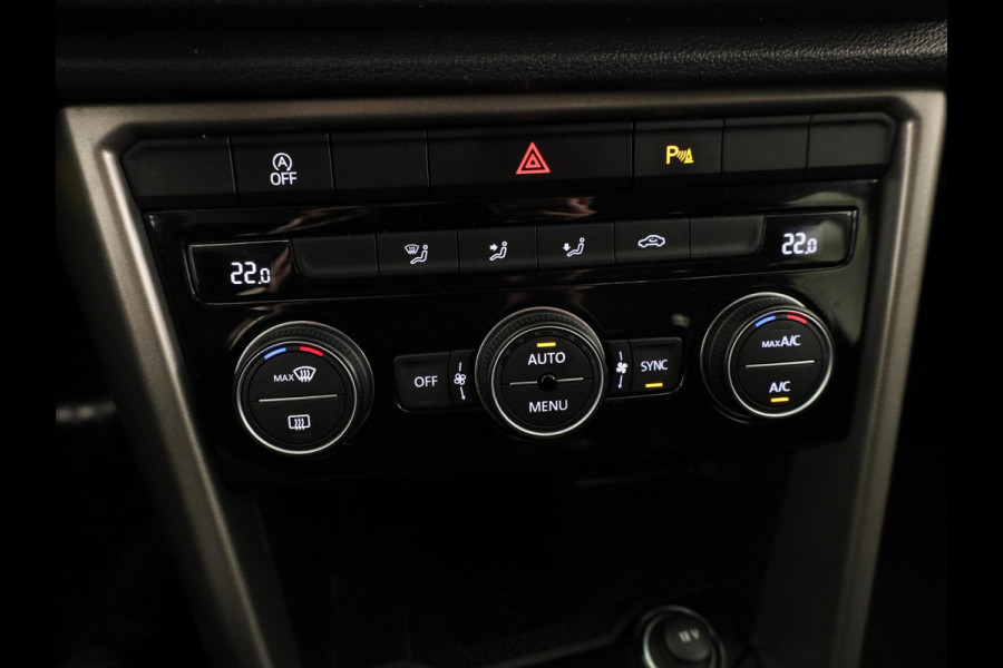 Volkswagen T-Roc 1.0 TSI Style Business 110 PK | Navigatie | Parkeersensoren | Camera | Digitaal dashboard