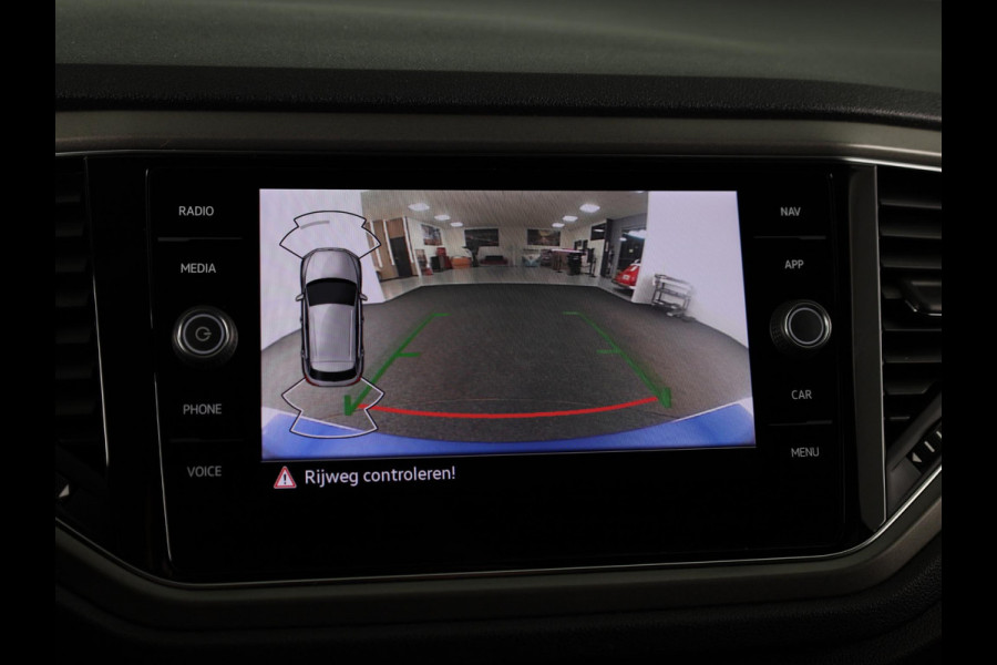Volkswagen T-Roc 1.0 TSI Style Business 110 PK | Navigatie | Parkeersensoren | Camera | Digitaal dashboard