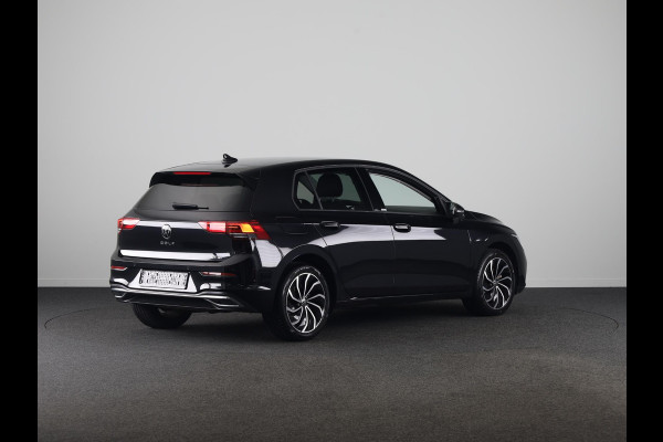 Volkswagen Golf 1.0 eTSI Life Active 110PK DSG | Navigatie | achteruitrijcamera | LED plus | 17" LM velgen |