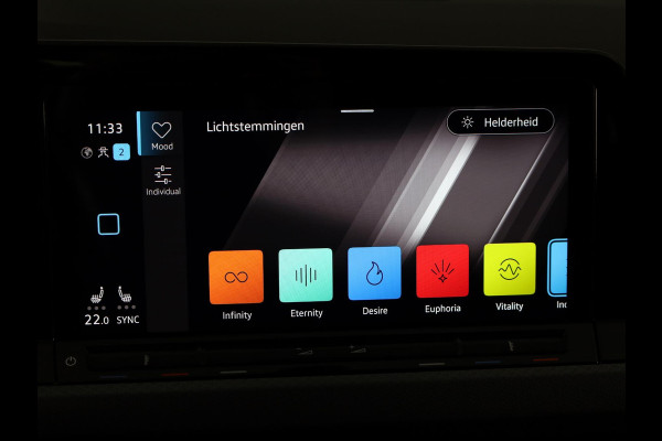 Volkswagen Golf 1.0 eTSI Life Active 110PK DSG | Navigatie | achteruitrijcamera | LED plus | 17" LM velgen |