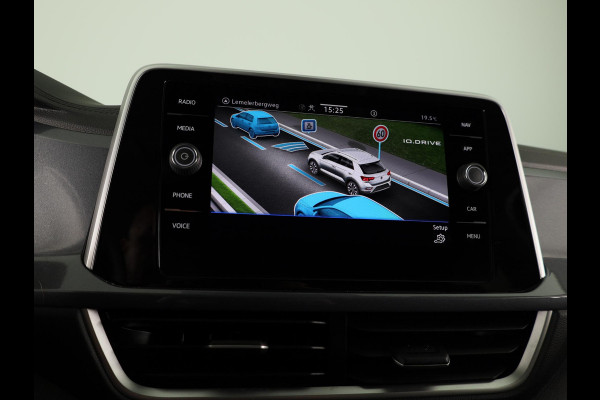 Volkswagen T-Roc 1.5 TSI Style 150 PK DSG | Panorama dak | Keyless entry/start | Matrix koplampen | Stoelverwarming | 18" LM velgen |