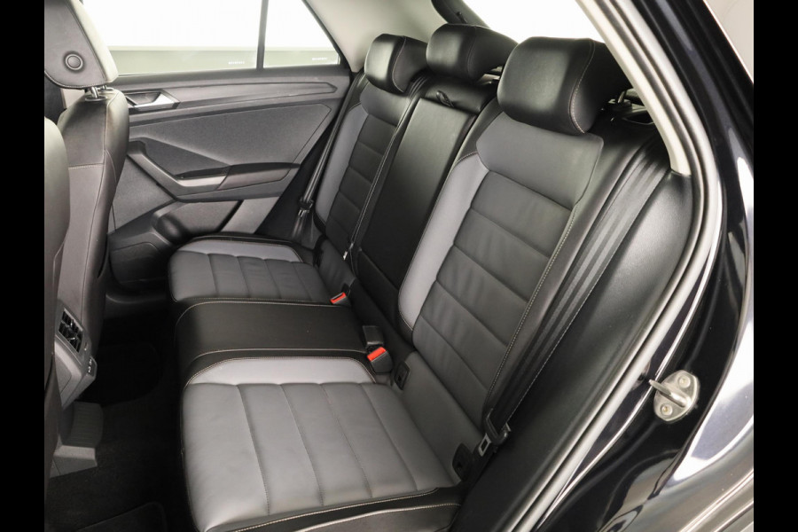 Volkswagen T-Roc 1.5 TSI Style 150 PK DSG | Panorama dak | Keyless entry/start | Matrix koplampen | Stoelverwarming | 18" LM velgen |