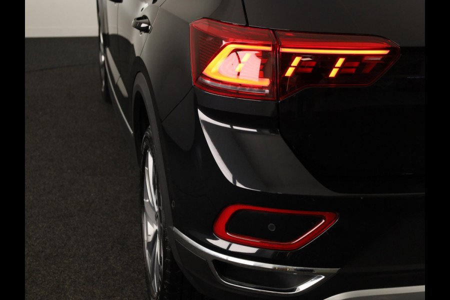 Volkswagen T-Roc 1.5 TSI Style 150 PK DSG | Panorama dak | Keyless entry/start | Matrix koplampen | Stoelverwarming | 18" LM velgen |