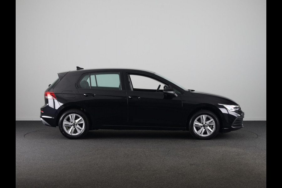 Volkswagen Golf 1.0 TSI Life 110 pk | Navigatie | Parkeersensoren | Adaptieve cruise control | LED koplampen | Apple Carplay/Android Auto |