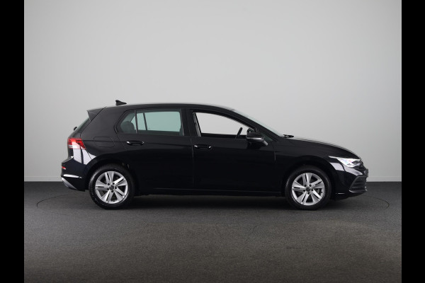 Volkswagen Golf 1.0 TSI Life 110 pk | Navigatie | Parkeersensoren | Adaptieve cruise control | LED koplampen | Apple Carplay/Android Auto |