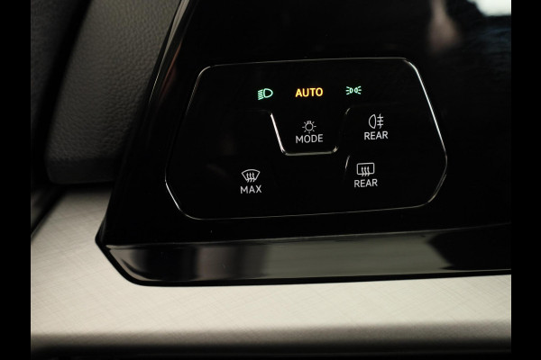 Volkswagen Golf 1.0 TSI Life 110 pk | Navigatie | Parkeersensoren | Adaptieve cruise control | LED koplampen | Apple Carplay/Android Auto |