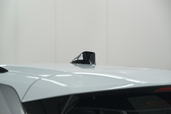 Peugeot 5008 Hybrid 136 e-DCS6 Allure | 7 Zitplaatsen | Camera | Stoelverwarming | Panoramic Navigation pack